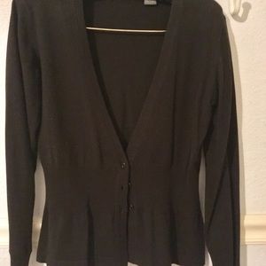 Semi-fitted cardigan